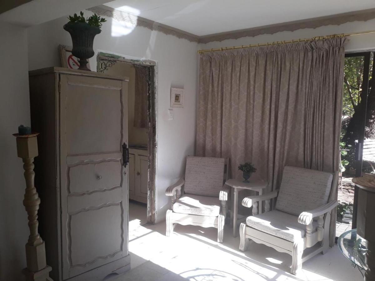 The Green Acorn Guest House Фиксбург Екстериор снимка