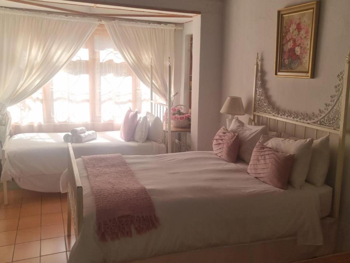 The Green Acorn Guest House Фиксбург Екстериор снимка